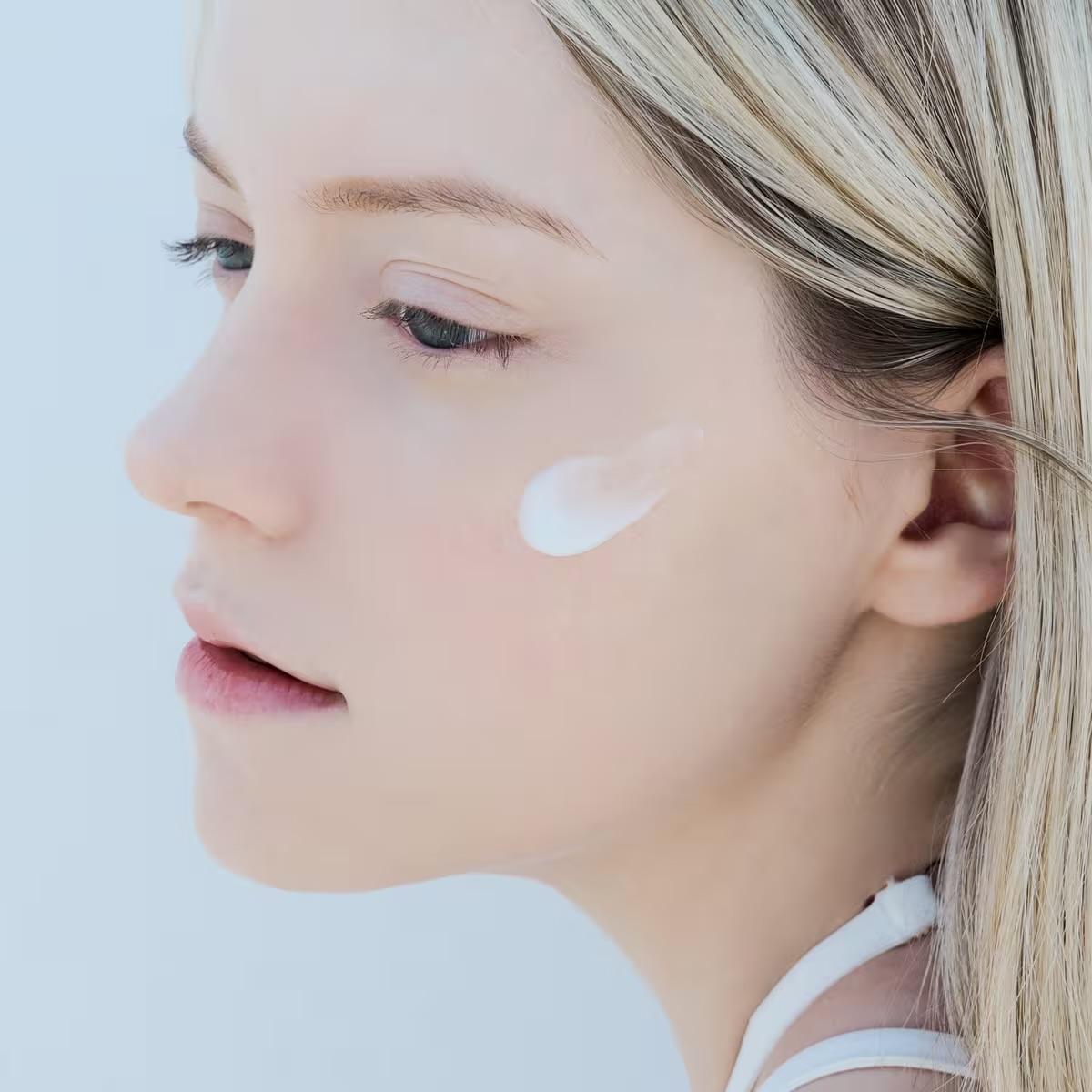 کرم ابرسان هیالو سیکا سنتلا