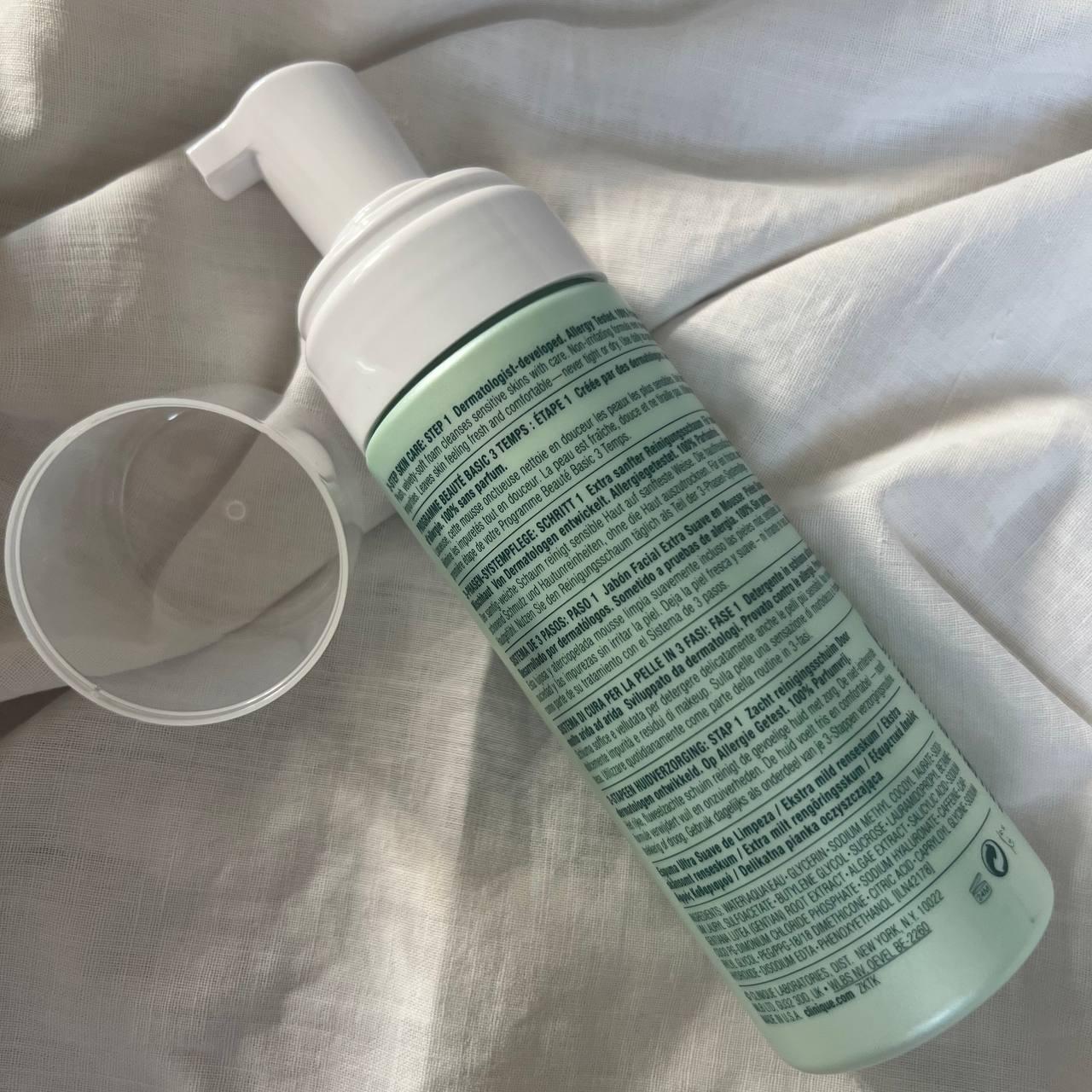 شوینده فومی کلینیک مناسب پوست های خشک تا نرمال حجم 125 میل