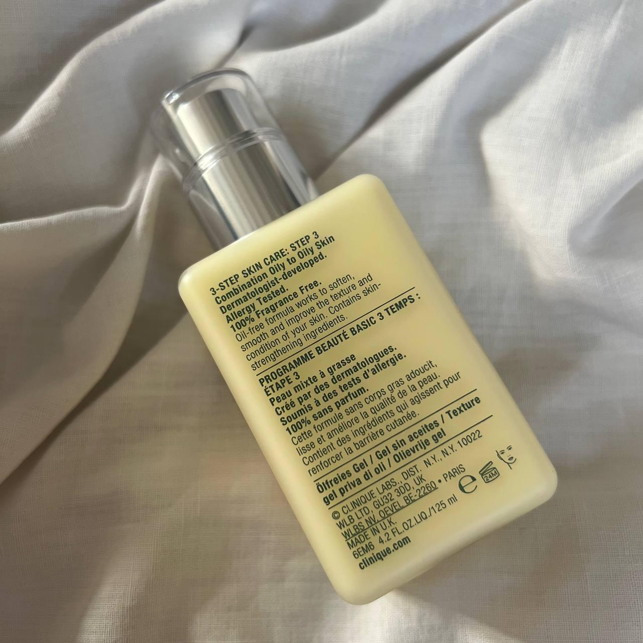 مرطوب کننده پوست چرب مدل ژل کلینیک 125میل